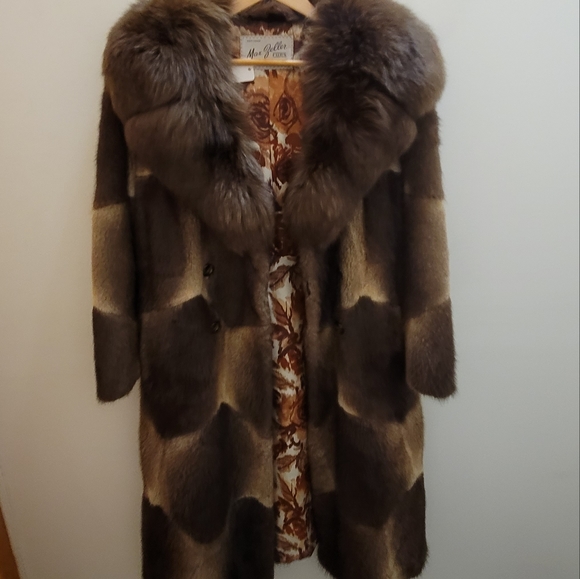Genuine Fur coat. - Picture 13 of 16